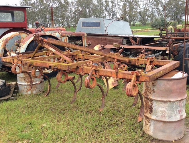19 Tyne 3PL Massey Ferguson Chisel Plough Machinery